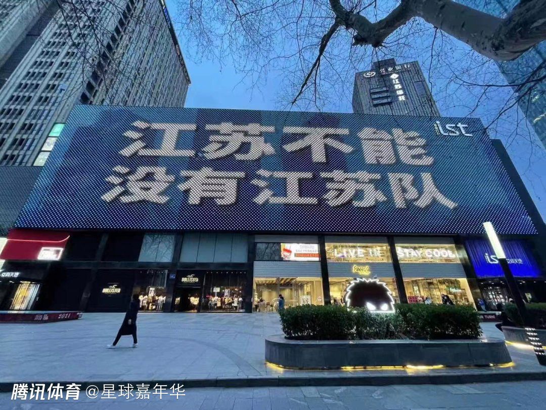 　　　　接下来，老店主就起头了漫长的逃荒糊口。